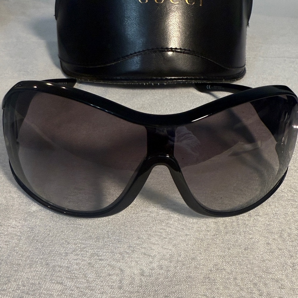 Gucci Black Oversized Sunglasses - Picture 6 of 6